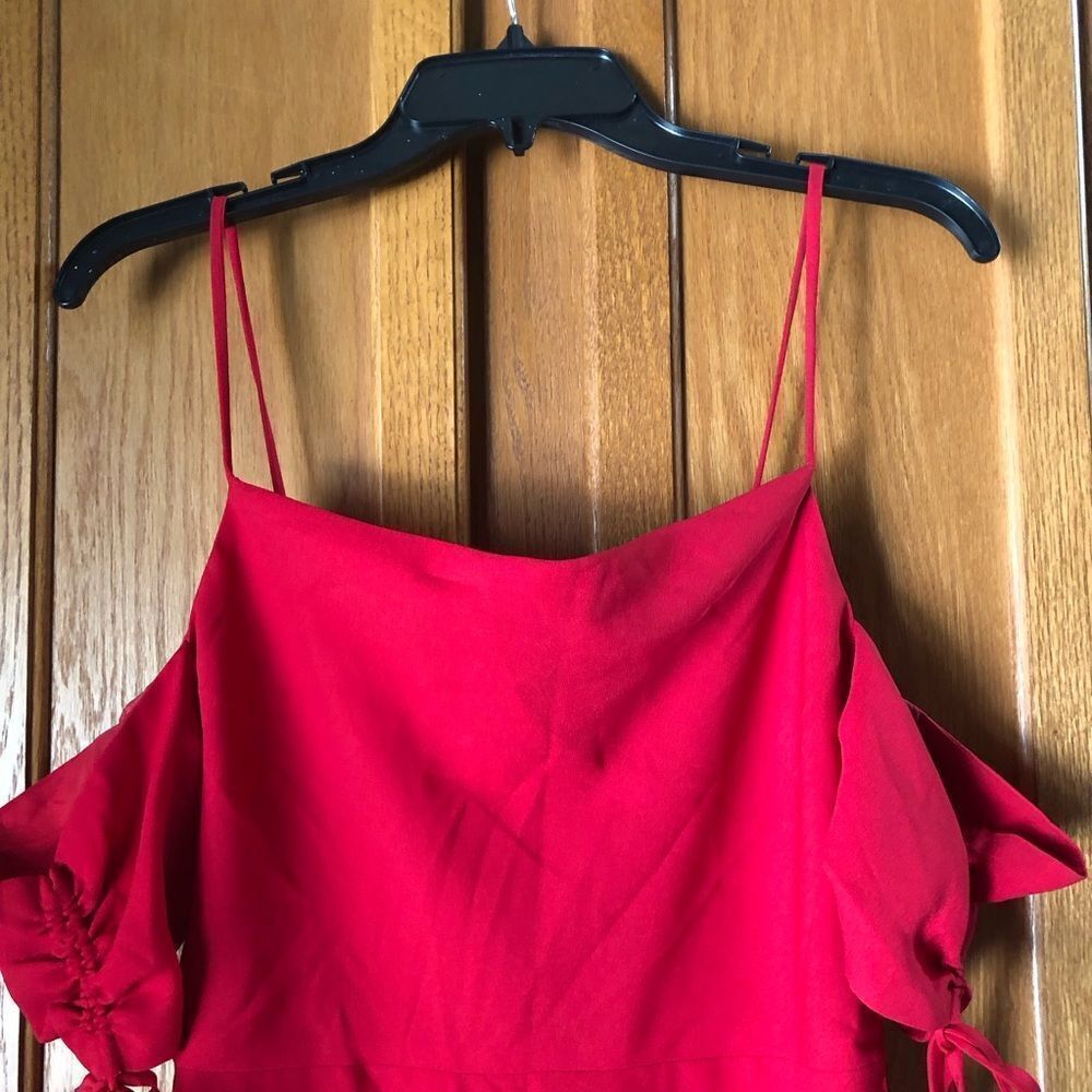 Club Monaco Pop of Red Cold Shoulder Crepe Mini Dress Size 6 - Picture 3 of 14